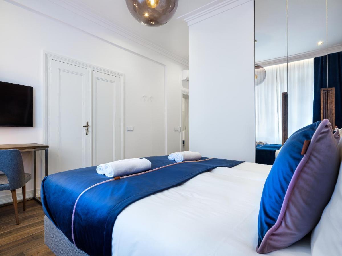 Tyzenhauz Grand Apartment *