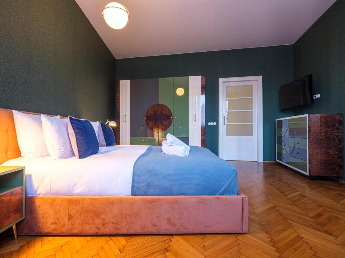 Tyzenhauz Grand Apartment *
